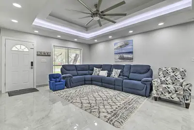 Image de Patio & Grill: Spacious Gem Near Gulf Coast!