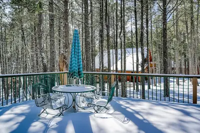 Image de Dog-friendly home within resort with deck, fireplace, balcony, & washer\/dryer