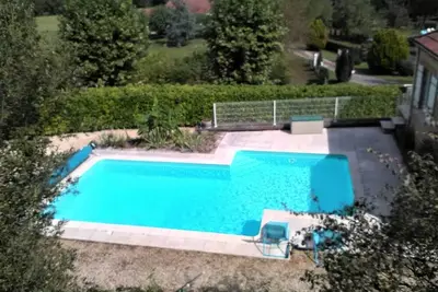 Image de Maison avec piscine privée, jardin clos, au cœur d’un village tous commerces