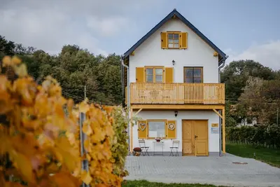 Image de Cozy Kellerstöckl in the middle of the vineyards