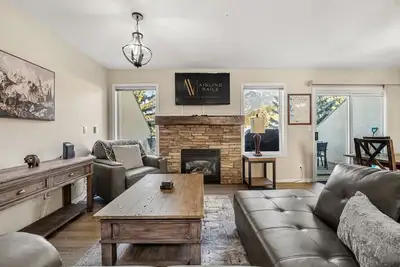Image de Rustic Ridge | Hot Tub | Home Theatre | Fireplace