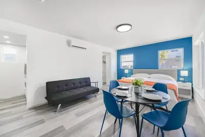 Image de Mariner M21 · Beautiful 1/1 Bedroom Steps away from the Beach!