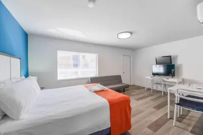 Image de Mariner M23 · Splendid 1/1 Bedroom Steps away from the beach!