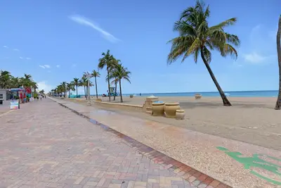 Image de Mariner M43 · Fantastic 1/1 Bedroom Steps away from the beach