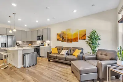Image de Luxury Brand New Townhouse, family and pet friendly