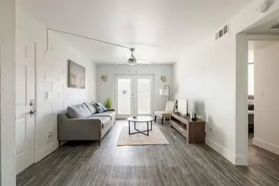 Striking 2 Bedroom With Pool in Tempe - 10 min from Phx sky harbor