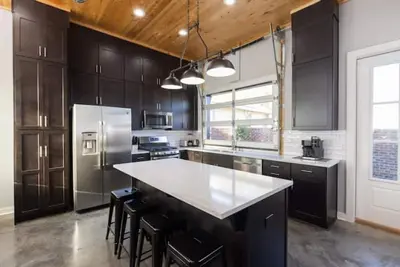 Image de Historic Pensacola, a new warehouse inspired home.