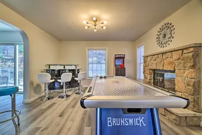 Image de Movie Room, Hot Tub: Pocono Vacation Rental!