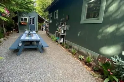 Image de Off grid mountain cottage with Amazing views & dry/steam wood heated sauna