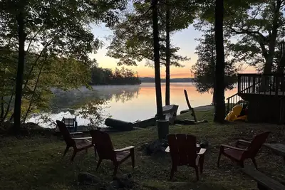 Image de Stunning Lakefront Retreat: Relax & enjoy endless day-tripping possibilities!