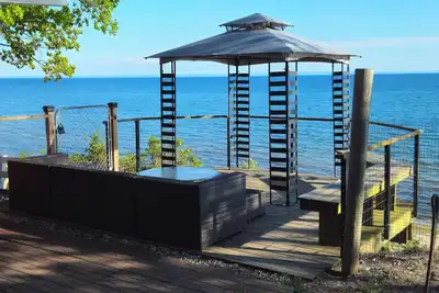 Image de Sandyhaven Cottage Niagara\n\nLog Cabin With A Private Beach Access.