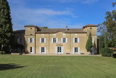 Image de Loue château Ardèche 1h15 Lyon-Aile sud sur parc. grande piscine. Idéal familles