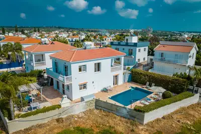 Image de AyiaNapa 3 bd Villa - 3 min to Nissi Avenue and 5 min to sandy beach.