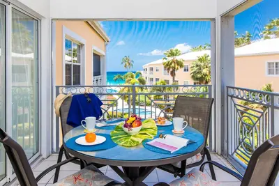 Image de Oceanfront Special! ! Aug–Sept Seven Mile Condo