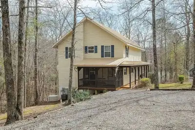 Image de Charming cottage on Smith Lake with private dock.