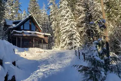Image de Mt Baker's Skyline sleeps 8, is pet friendly & includes a hot tub.