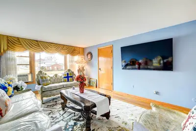 Image de Oak Lawn Apartment ~ 2 Mi to Ford City Mall!