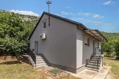 Image de Superbe maison Ă Karlobag avec WiFi