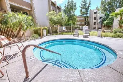 Image de Ground Floor, large patio, heated pool and spa