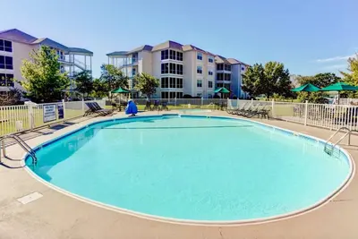 Fall Creek Getaway - 1 Br with Pool
