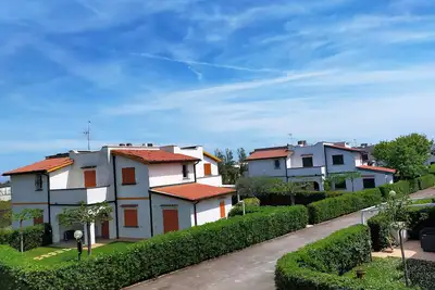 Image de villa with private garden in a residence a stone's throw from the sea