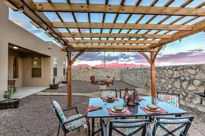 Image de Ms · Comfortable New Home with Organ Mountain Views!