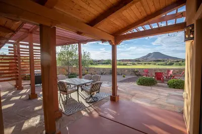Image de Camino Blanco · Large Newly Renovated Home with Beautiful Views