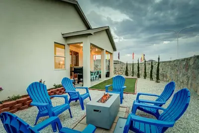 Image de Pulsar · Brand New Comfortable 4/3. 5 Home Near Parks