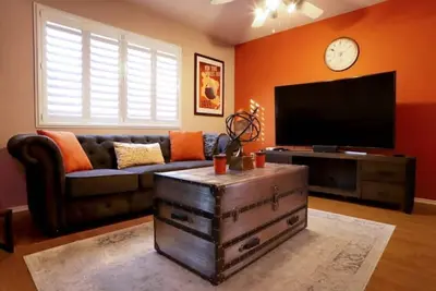 Image de Bungalow Offering the Best of La & Oc
