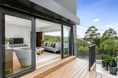 Image de Cammeray- Camm3 Warringa Road - Approx. $1850-$2150 per/week Beautifully Renovated Three Bedroom Home in Cammeray