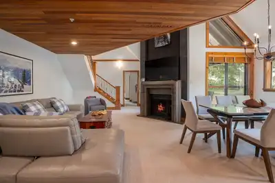 Image de 3br | Snowberry | King Bed | Wood Burning Fireplace | Large Mudroom | Near Gondola