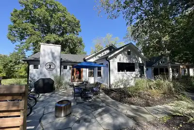 Image de Barn and Beach cottage ( main home ) front