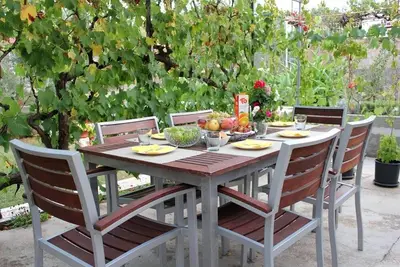 Image de Appartement de deux chambres avec la terrasse Lukoran, Ugljan (A-20387-a)
