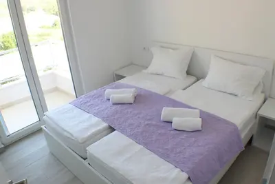 Image de Appartement de deux chambres avec la terrasse et la vue sur le mer Promajna, Makarska (A-20710-i)