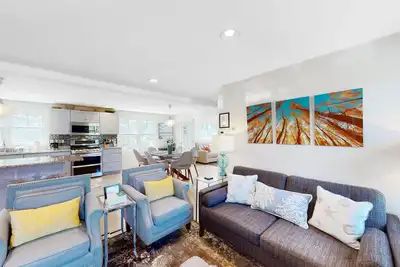 Image de Inviting condo near famed beaches/trails with screened porch & washer/dryer