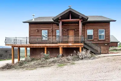 Image de Roomy mountain & lake view home with large deck, fireplace, & W/D - dog-friendly