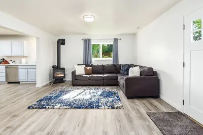 Image de Dog-friendly retreat close to Gulf with fireplace, washer/dryer, & kids items