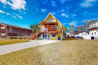 Image de Sound-view retreat with balcony, W/D, & central Ac -  pool and boat ramp access