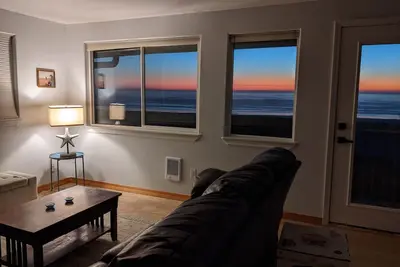 Image de Beachfront Getaway - Stellar Views and Seconds from Town