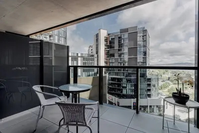 Image de Modern Convenient 2-Bed with Lakeside View