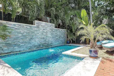 Image de Paradise: Beautifully Updated Conch Home, Pool, Quiet But Close Enough To Walk To Duval St & Beach!