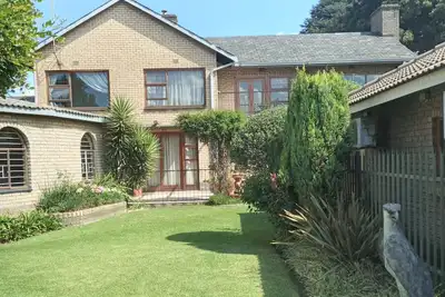 Image de 10 min away from Or Tambo Airport, your second home away from home.