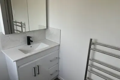 Image de Freshly renovated entire three bedroom house