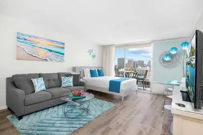 \"Bahama\" Studio w/ Free Parking & Full Kitchen