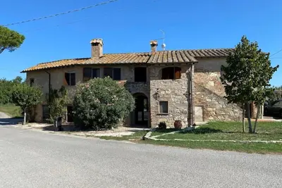 Image de Gorgeously restored tranquil farmhouse