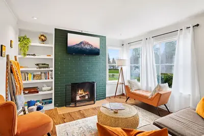 Image de Hot Tub! Pets! Green Clean-Walking Distance to Proctor District