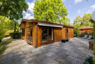 Image de These wooden chalets are spacious and offer great convenience and comfort, and have a surface area of about 75 m². They are suitable for 4 people, are detached, and nicely decorated. In the living room you will find the seating- and dining area.