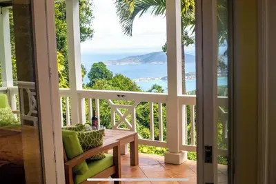 Image de Heated pool, amazing view, spa tub, outdoor shower, generator, secluded, hammock