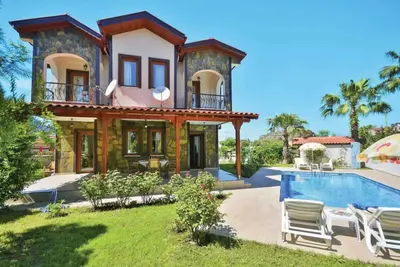Image de 7 guests, private pool, free wifi, air con. and english channels.