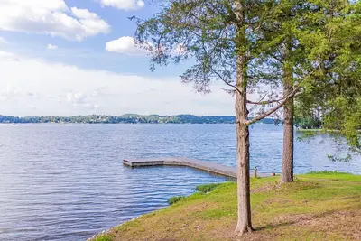 Image de Chalet Deux at Signal Point on the Lake